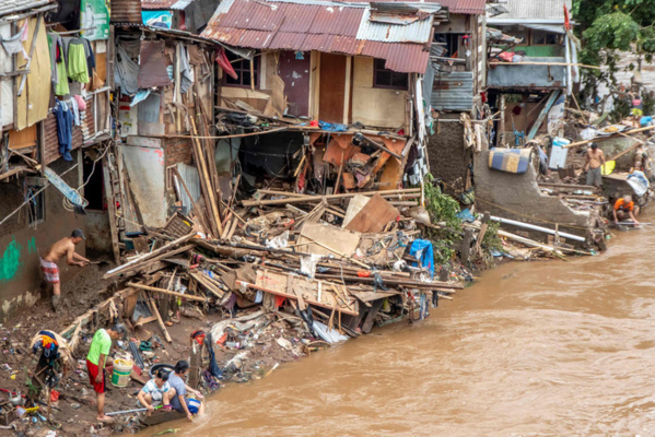 INDONESIE : Les inondations font 43 morts INDONESIE : Les inondations font 43 morts