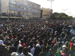 ‘’ÑO LANK, ÑO BAÑ’’ serre la vis