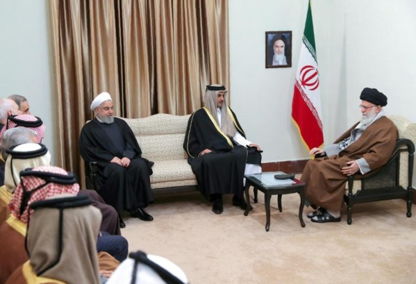 Le Guide Khamenei avec l'Emir du Qatar en présence du président Rohani