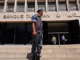 Crise au Liban: la Banque centrale veut formaliser les restrictions bancaires