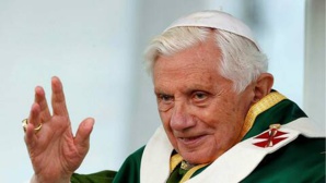 Benoît XVI demande le retrait de son nom d’un livre controversé (secrétaire)