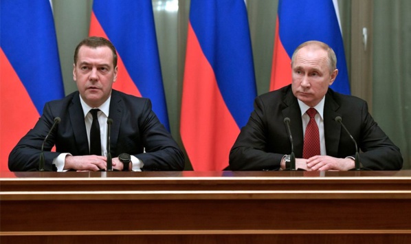 Medvedev (g) et Poutine