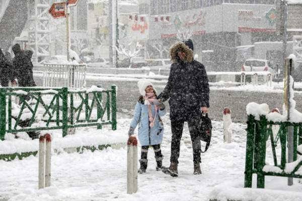 Neige à Téhéran: écoles fermées, vols perturbés Neige à Téhéran: écoles fermées, vols perturbés