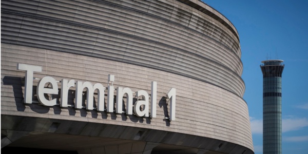 Equipe médicale d’accueil à l’aéroport de Roissy : la France filtre les voyageurs infectés par le coronavirus