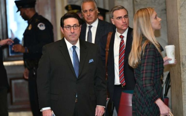 Trump "n'a rien fait de mal": les avocats du président entrent en scène Trump "n'a rien fait de mal": les avocats du président entrent en scène