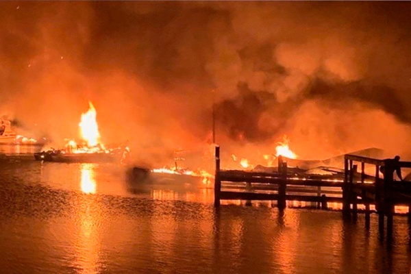 L'incendie d'une marina en Alabama fait huit morts L'incendie d'une marina en Alabama fait huit morts