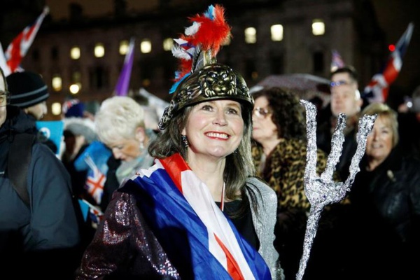 Applaudissements et hymne britannique pour fêter le Brexit à Westminster Applaudissements et hymne britannique pour fêter le Brexit à Westminster