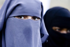 ALLEMAGNE : une adolescente autorisée à porter le niqab à l'école ALLEMAGNE : une adolescente autorisée à porter le niqab à l'école