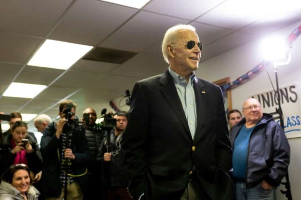 Insolites d’une Amérique en campagne: baiser gênant, soutien divin et jeu de hasard Insolites d’une Amérique en campagne: baiser gênant, soutien divin et jeu de hasard