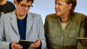ALLEMAGNE: la dauphine désignée de Merkel jette l’éponge