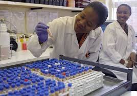 Les femmes et filles scientifiques sont indispensables pour relever les défis du 21e siècle (ONU)