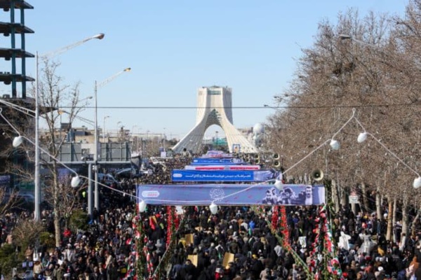 Une marée humaine déferle sur Téhéran pour défendre l'Iran "jusqu'au dernier souffle",