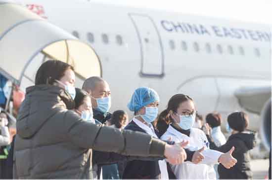 Wuhan accueille à nouveau 6 000 personnels médicaux en une seule journée