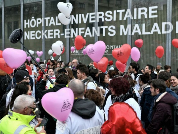 L'hôpital public de retour dans la rue, "le coeur brisé" L'hôpital public de retour dans la rue, "le coeur brisé"