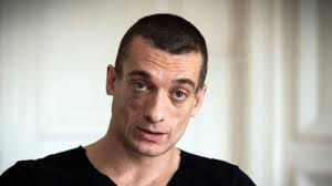 L’artiste russe Piotr Pavlenski en garde à vue à Paris dans une enquête pour des violences