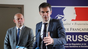 Le ministre de la Santé Olivier Véran (d) et le directeur général de la Santé Jérôme Salomon Le ministre de la Santé Olivier Véran (d) et le directeur général de la Santé Jérôme Salomon