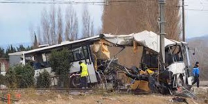 Bus contre train au Pakistan: 18 morts Bus contre train au Pakistan: 18 morts