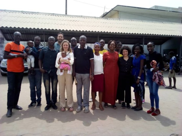 Devant la prison civile de Cotonou (Bénin)