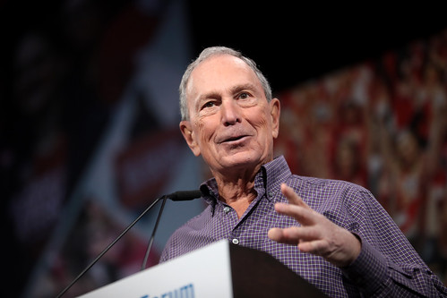 Le milliardaire Mike Bloomberg jette l'éponge