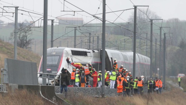 Bas-Rhin: un TGV Strasbourg-Paris déraille, 21 blessés dont un grave Bas-Rhin: un TGV Strasbourg-Paris déraille, 21 blessés dont un grave