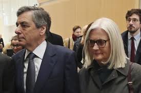 Procès Fillon: l'accusation dénonce «l'appât du gain»