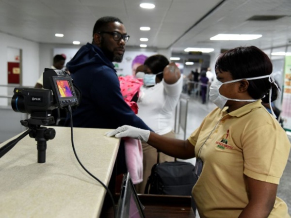Coronavirus: le Nigeria suspend l’entrée aux voyageurs venant de 13 pays, nouvelles mesures pour soutenir l’économie Coronavirus: le Nigeria suspend l’entrée aux voyageurs venant de 13 pays, nouvelles mesures pour soutenir l’économie