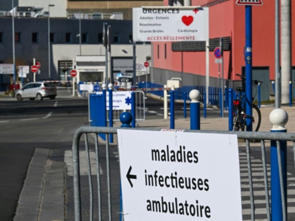 Coronavirus: plus de 1.000 morts en France et des soignants à bout Coronavirus: plus de 1.000 morts en France et des soignants à bout