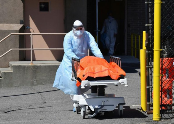 Coronavirus en France: plus de 5.300 morts, dont près de 900 en maisons de retraite