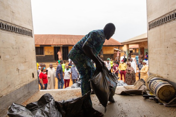 Dans les quartiers pauvres de Lagos, "ils vont nous laisser crever de faim" Dans les quartiers pauvres de Lagos, "ils vont nous laisser crever de faim"