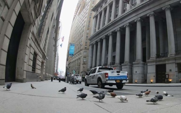 Vivre seul et sans contact physique avec d'autres humains, le lourd coût du confinement Vivre seul et sans contact physique avec d'autres humains, le lourd coût du confinement