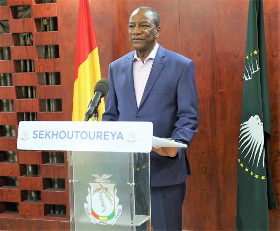 Guinée: le président promulgue sa Constitution et approuve un plan anti-coronavirus