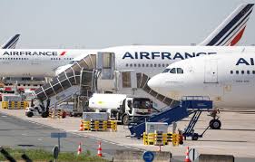 Coronavirus: Air France aura un "soutien massif de la part de l'Etat", promet Le Maire