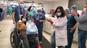 Covid-19: une femme ayant accouché en coma artificiel rencontre enfin son bébé