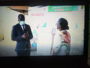 Le ministre Abdoulaye Diouf Sarr en face de la Représentante de l'OMS au Sénégal, Lucile Imboua