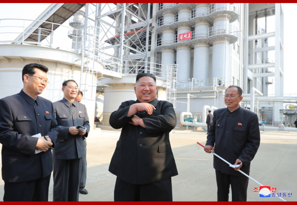 Corée du Nord : Kim Jong Un sort du bois et inaugure l'usine d’engrais de Sunchon (communiqué)