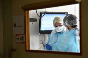 Coronavirus: 348 nouveaux décès, près de 27.000 morts au total Coronavirus: 348 nouveaux décès, près de 27.000 morts au total