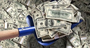 Etats-Unis : ils trouvent un million de dollars en liquide sur la route Etats-Unis : ils trouvent un million de dollars en liquide sur la route