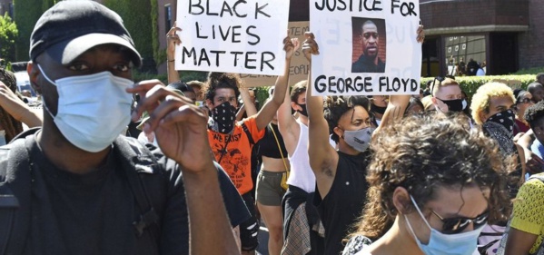 Des centaines de personnes manifestent à Londres contre la mort de George Floyd