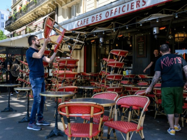 La France à la veille du retour à une vie "presque normale" La France à la veille du retour à une vie "presque normale"