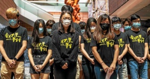 Des foules de Hongkongais commémorent Tiananmen, malgré l'interdiction Des foules de Hongkongais commémorent Tiananmen, malgré l'interdiction