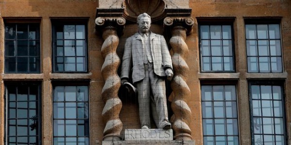 Racisme : Oxford va déboulonner la statue du colon Cecil Rhodes