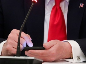 Twitter accole la mention "contenu manipulé" à une vidéo de Trump