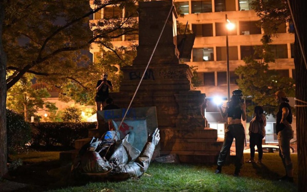 Washington: la statue du général confédéré Albert Pike abattue par des manifestants