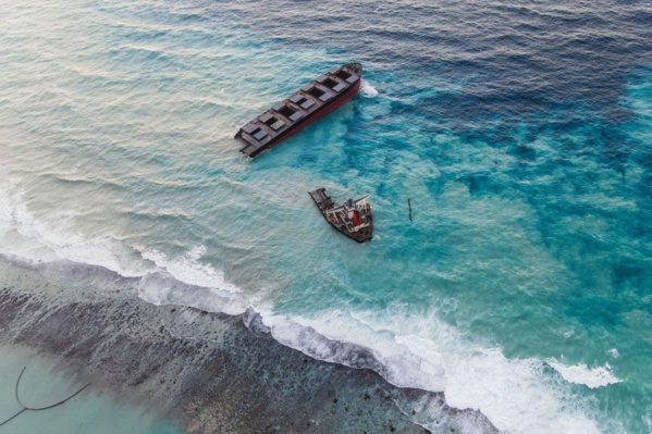 Les Mauriciens manifestent en masse après la marée noire