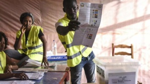 Guinée: les experts de la Cédéao se penchent sur le fichier électoral contesté Guinée: les experts de la Cédéao se penchent sur le fichier électoral contesté