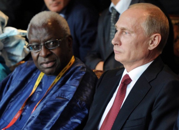 Lamine Diack aux côtés de Vladimir Poutine Lamine Diack aux côtés de Vladimir Poutine
