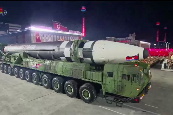 Corée du Nord : La nouvelle menace de Pyongygang: un missile géant Corée du Nord : La nouvelle menace de Pyongygang: un missile géant
