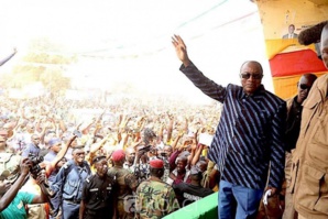 Présidentielle en Guinée : Alpha Condé lance sa campagne électorale par un appel à la paix et à la cohésion sociale Présidentielle en Guinée : Alpha Condé lance sa campagne électorale par un appel à la paix et à la cohésion sociale