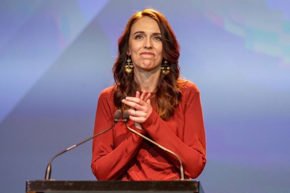 Nouvelle-Zélande : le peuple reconduit triomphalement Jacinda Ardern Nouvelle-Zélande : le peuple reconduit triomphalement Jacinda Ardern