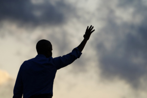 Obama appelle à oublier les sondages pour une mobilisation en faveur de Biden